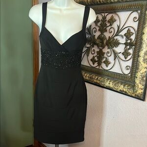 XOXO Black Bodycon Mini Dress with Sleeveless Sweetheart Neckline💙